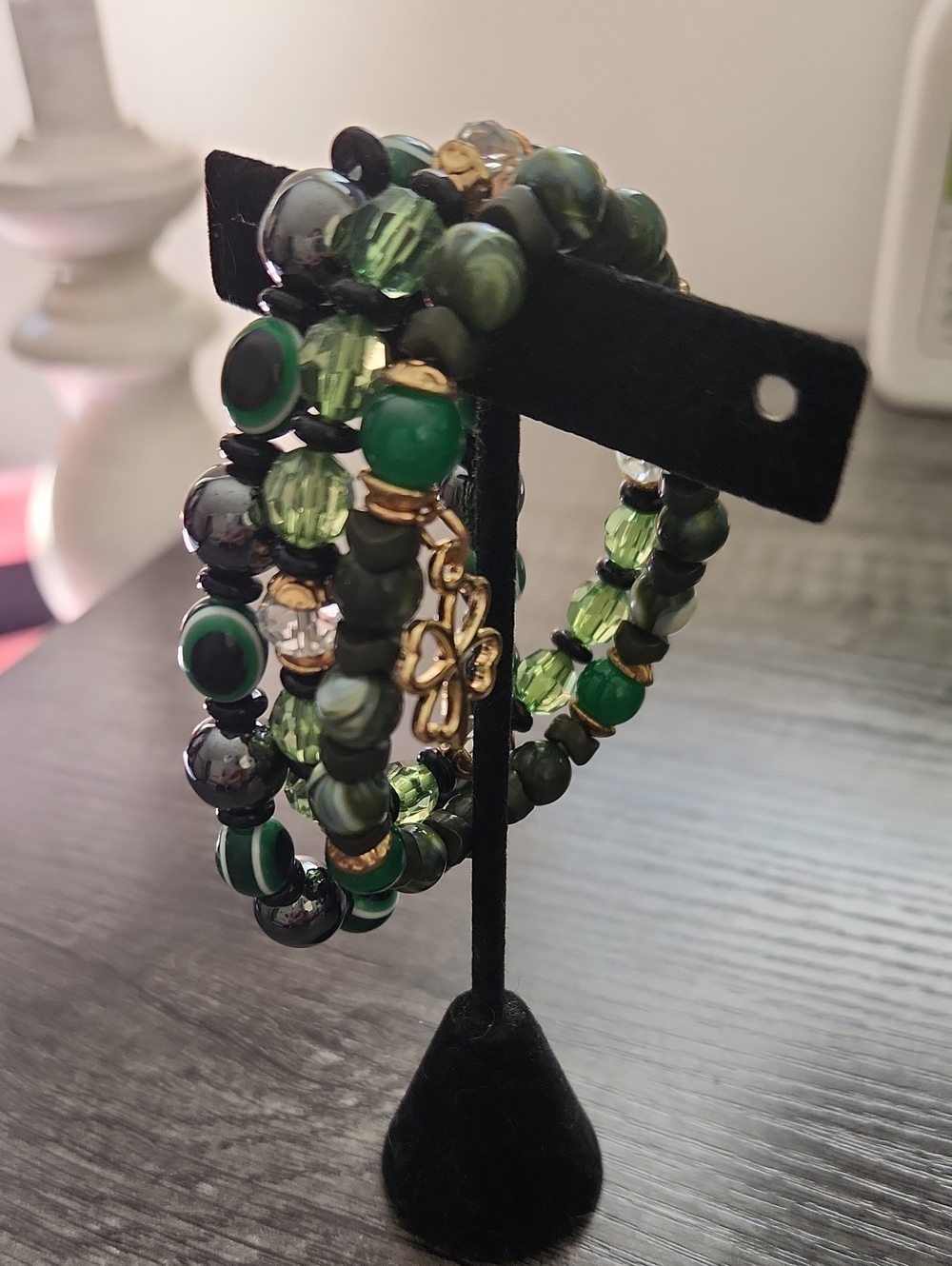 Avon Green Multi-Bead Stretch Bracelet Set with Gold Clover Charm